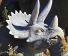 Büyük boynuzlu dinozor Triceratops üç boynuzları ile baş